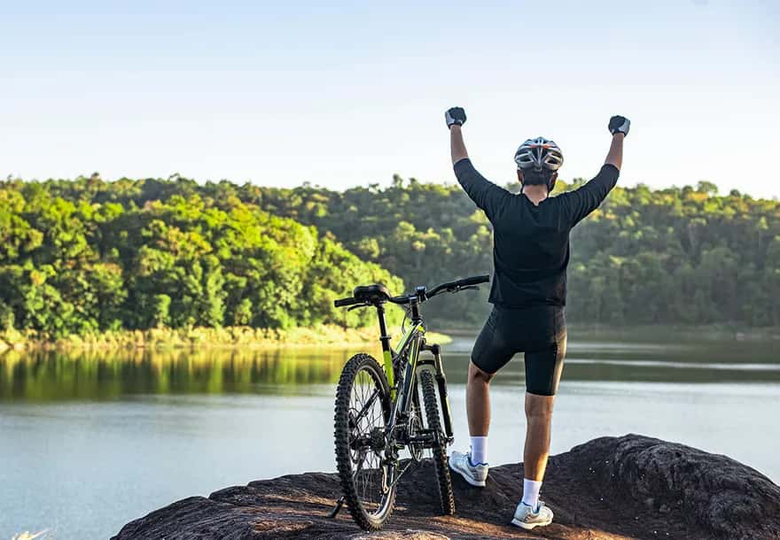 Czy jazda na rowerze wzmacnia kręgosłup? Oto prawda, którą musisz znać